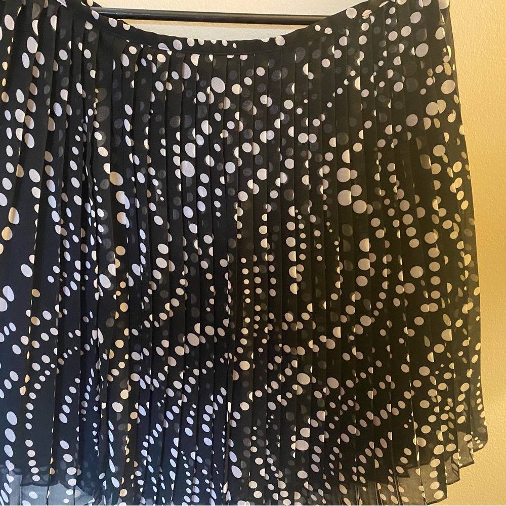 Jones New York polkadot skirt